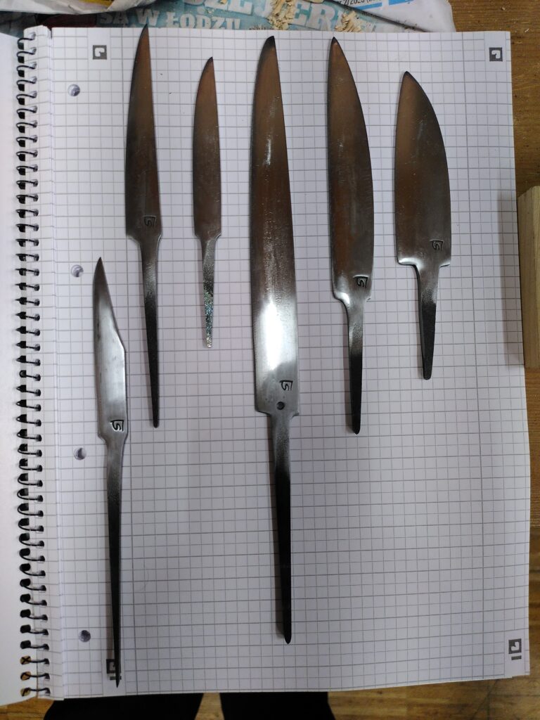 Klingen mit Größenvergleich
